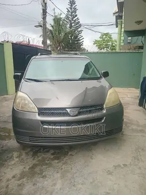 Toyota Sienna LE AWD (3.3L V6 5A) 2004 Gray