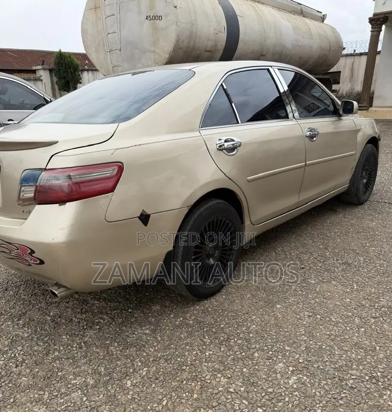 Toyota Camry 2009 Gold