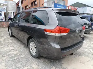 Toyota Sienna 2011 Gray