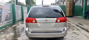 Toyota Sienna 2009 Silver