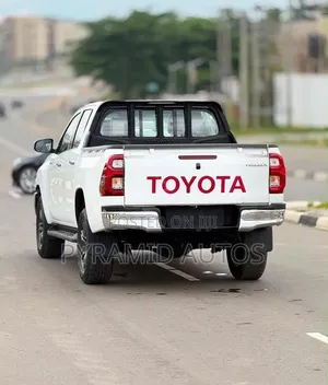 New Toyota Hilux 2025 White