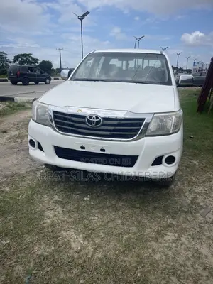 Toyota Hilux 2012 White