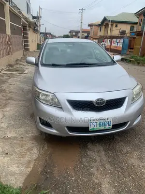 Toyota Corolla LE 4dr Sedan (1.8L 4cyl 4A) 2010 Silver