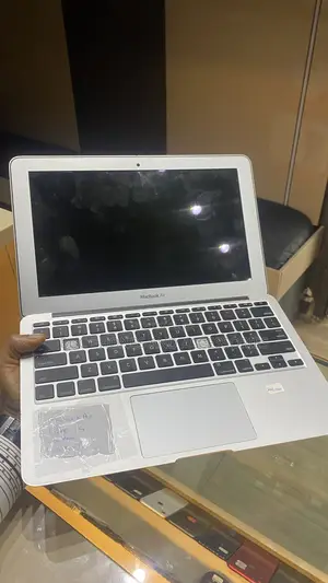 Laptop Apple MacBook Air 4GB Intel Core i5 SSHD+SSD 128GB
