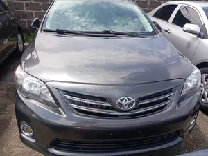 Toyota Corolla LE 4dr Sedan (1.8L 4cyl 4A) 2013 Gray