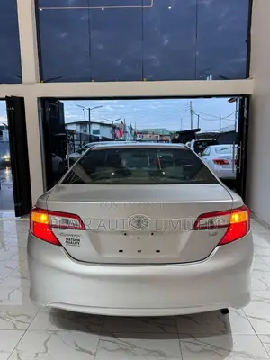 Toyota Camry L 4dr Sedan (2.5L 4cyl 6A) 2012 Silver