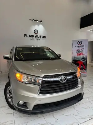 Toyota Highlander LE Plus V6 4x4 (3.5L 6cyl 6A) 2016 Gold