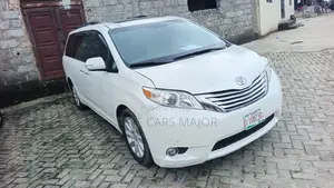 Toyota Sienna XLE 7-Passenger 4dr Minivan AWD (3.5L 6cyl 6A) 2015 White