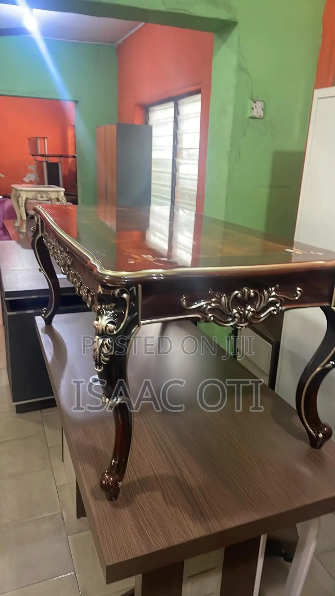Royal Center Table