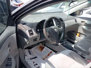 Toyota Corolla LE 4dr Sedan (1.8L 4cyl 4A) 2010 Gray