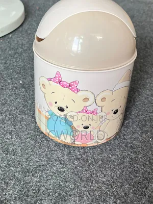 Desktop Swing Top Trash Bin