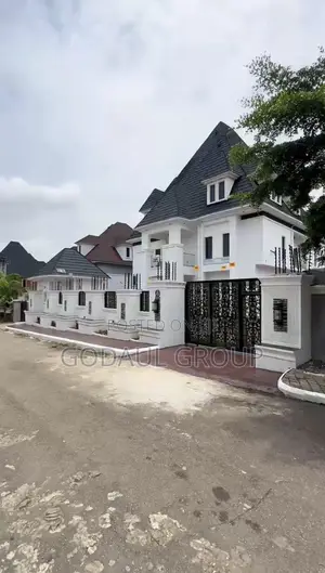 6-Bedroom Fully Detached Duplex With 2 Rooms Bq