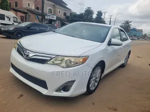 Toyota Camry XLE 4dr Sedan (2.5L 4cyl 6A) 2013 White