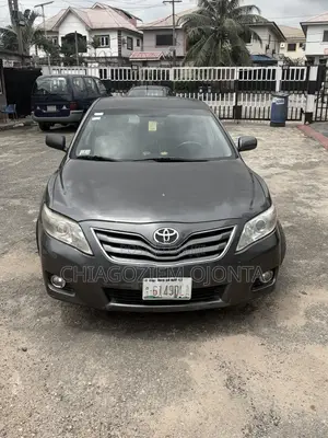 Toyota Camry LE 4dr Sedan (2.5L 4cyl 6AM) 2010 Gray