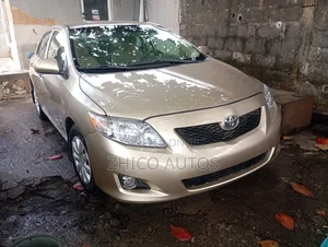 Toyota Corolla LE 4dr Sedan (1.8L 4cyl 4A) 2010 Gold