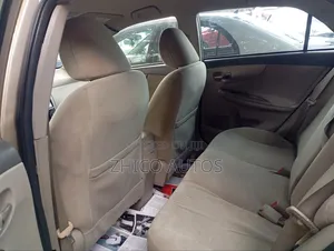 Toyota Corolla LE 4dr Sedan (1.8L 4cyl 4A) 2010 Gold