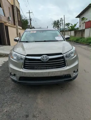 Toyota Highlander Limited Platinum V6 4x2 (3.5L 6cyl 6A) 2016 Gold