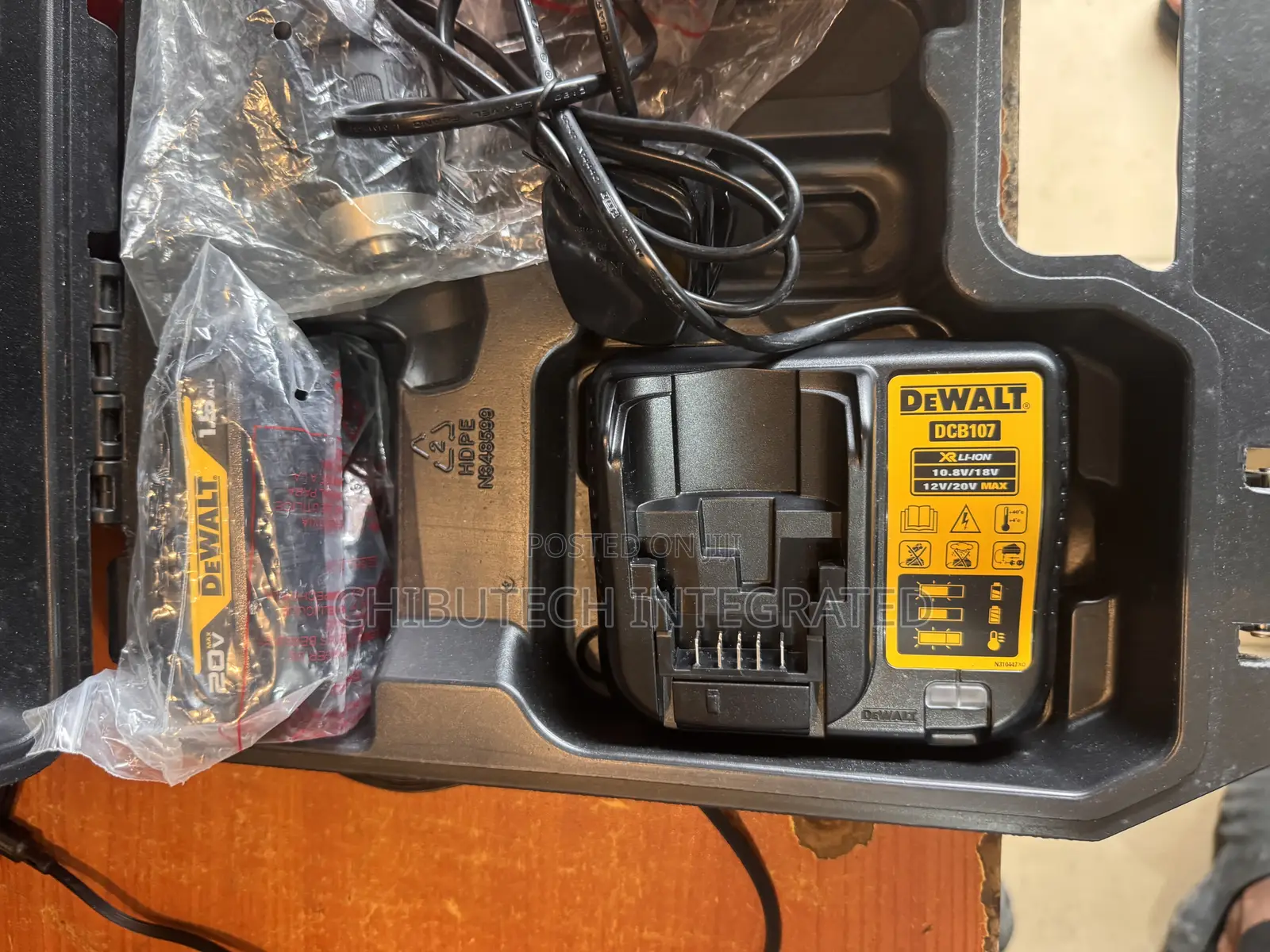 Dewalt 20v Cordless Drill / Compact Hammer Drill and Driver