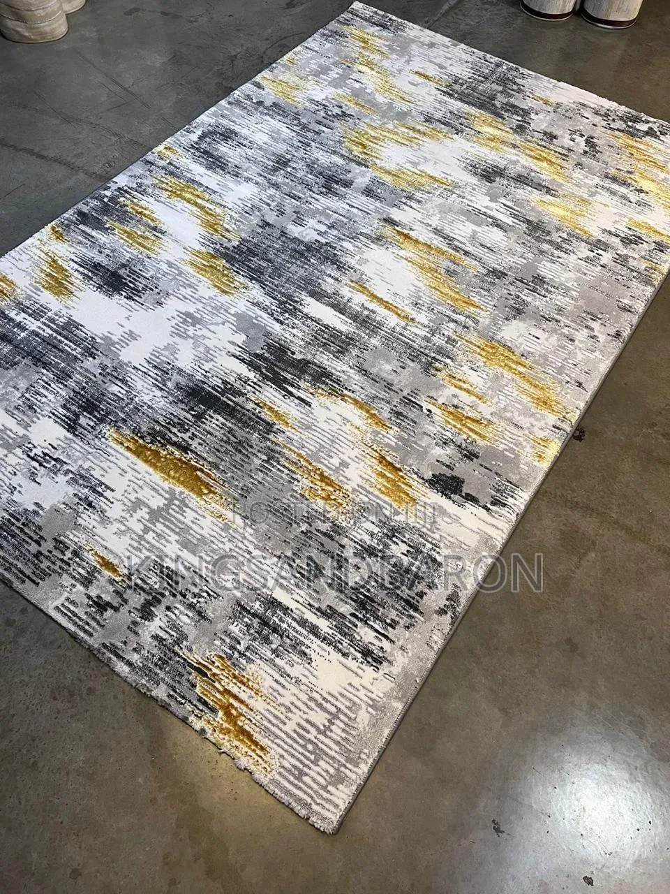 5x7fts Black and Gluxury Quality Turkish Rug