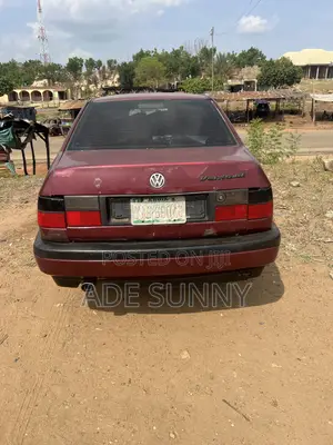 Volkswagen Vento 1995 Maroon