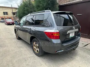 Toyota Highlander SE 2010 Gray