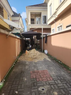 4bdrm Duplex in Chevron for rent