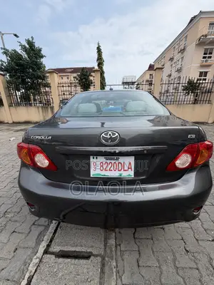 Toyota Corolla LE 4dr Sedan (1.8L 4 cyl 4A) 2009 Gray