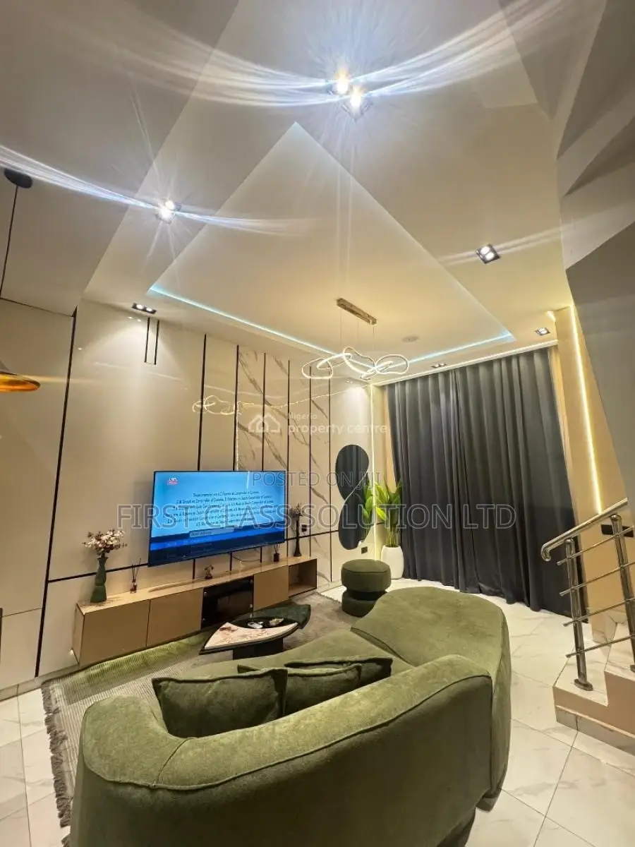 Beautiful 1 Bedroom Duplex Available