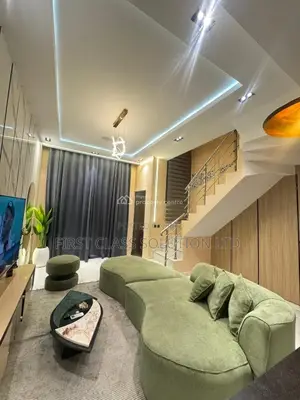 Beautiful 1 Bedroom Duplex Available