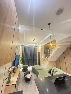 Beautiful 1 Bedroom Duplex Available