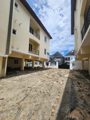 3bdrm Apartment in Chevron for rent