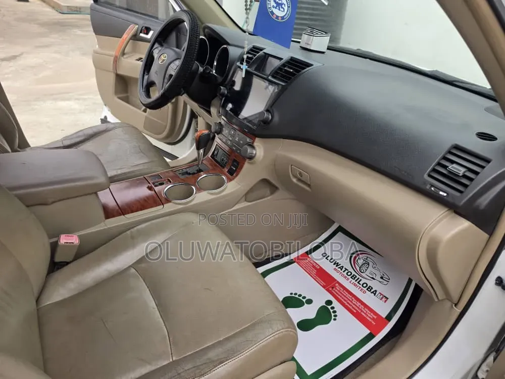 Toyota Highlander Limited 2010 White