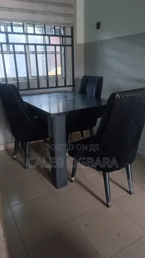 Quality 4 Seater Dinning Table