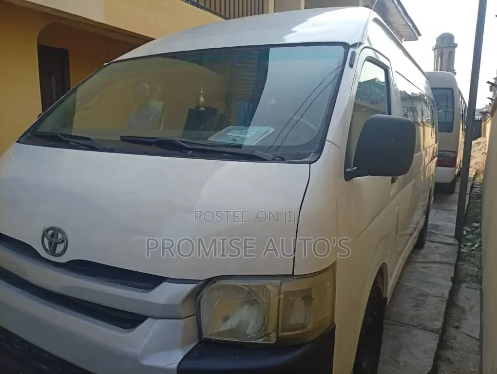 Toyota HiAce 2013 White