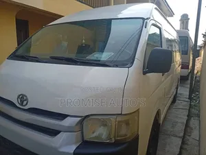 Toyota HiAce 2013 White