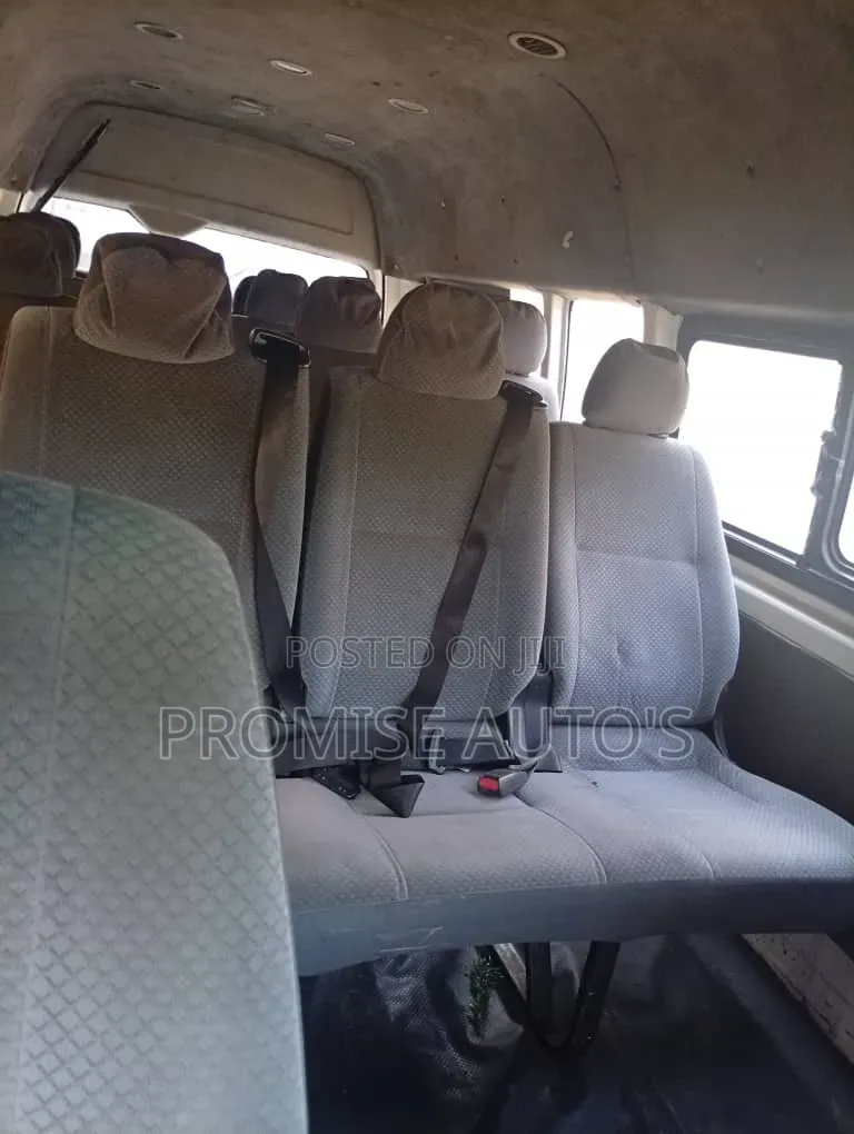 Toyota HiAce 2013 White
