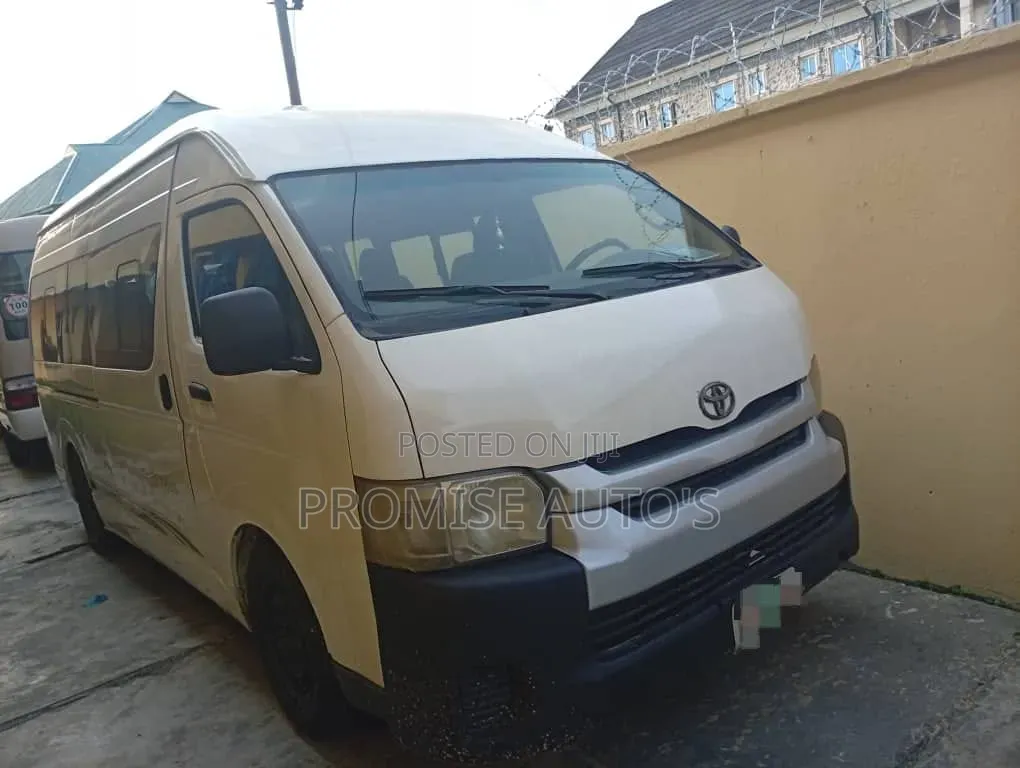 Toyota HiAce 2013 White