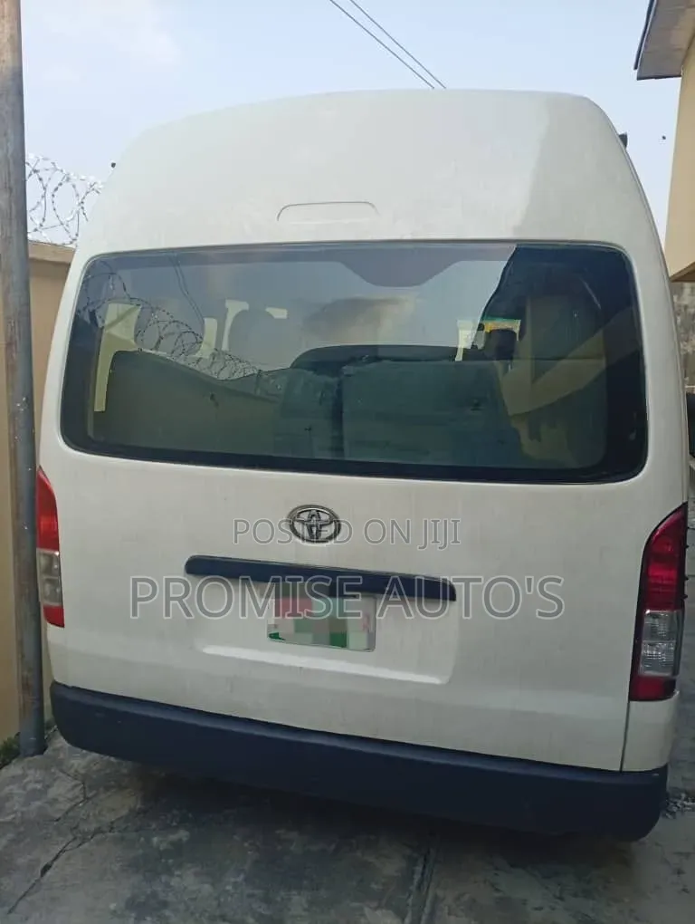 Toyota HiAce 2013 White