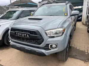 Toyota Tacoma SR5 2018 Silver