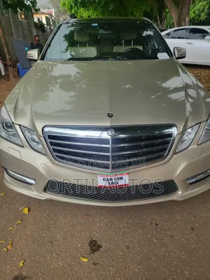 Mercedes-Benz E350 2013 Gold