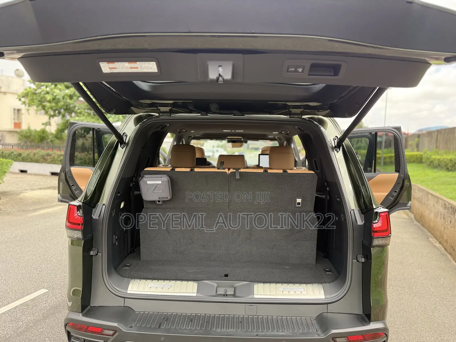 Lexus LX 600 2022 Green