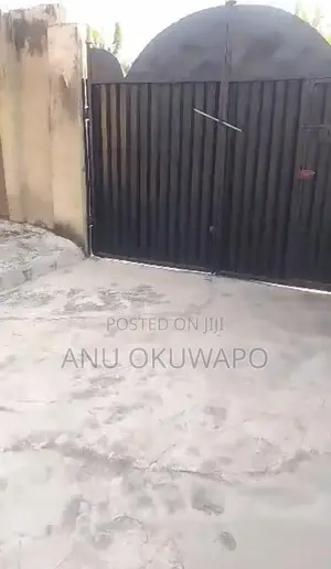 8bdrm Bungalow in Abule Egba for sale