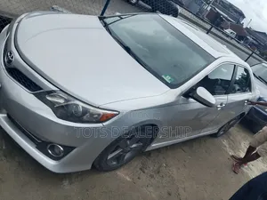 Toyota Camry SE 4dr Sedan (2.5L 4cyl 6A) 2013 Silver