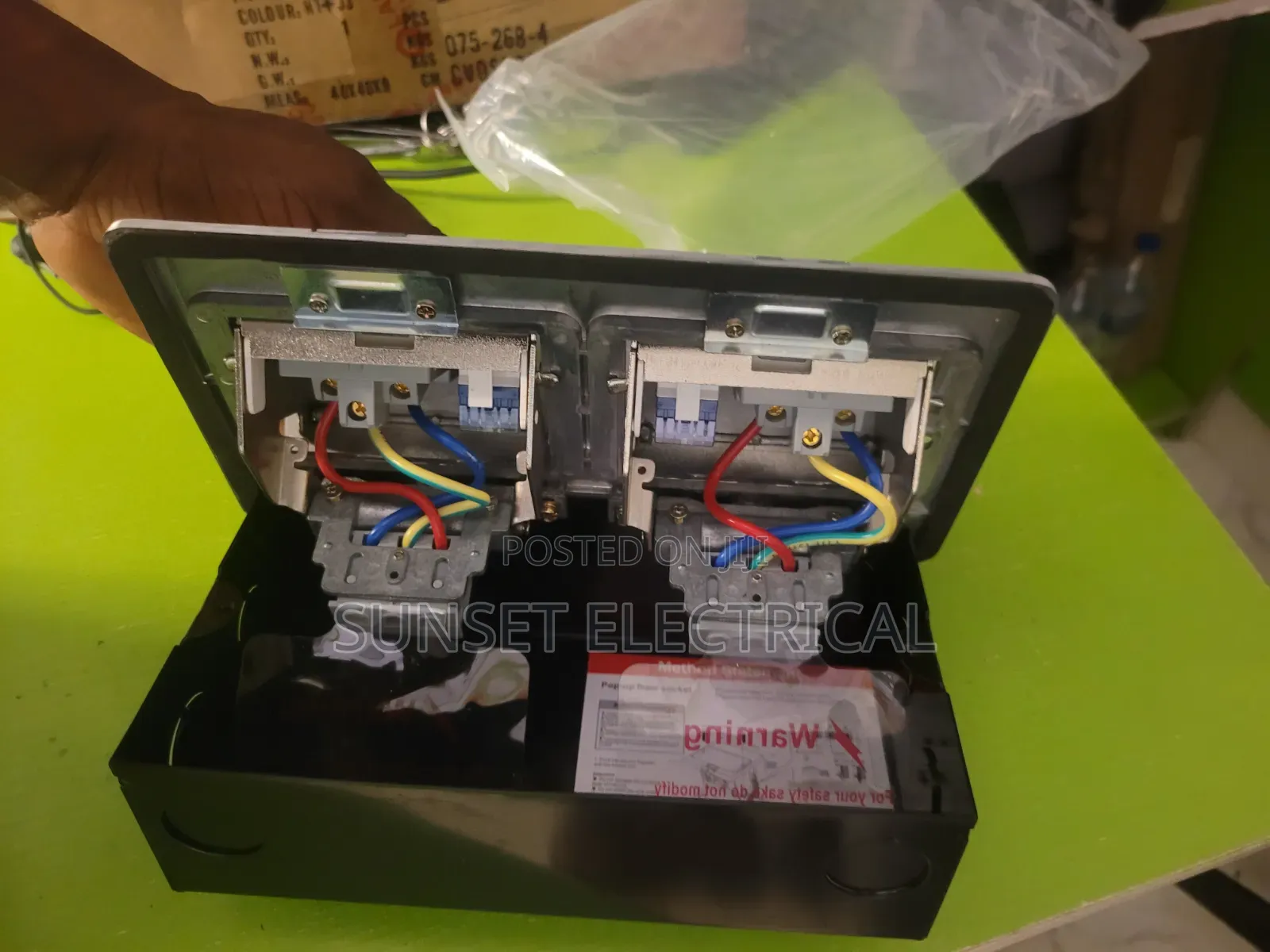 2 Universal Socket With 2 Cat6