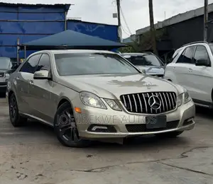 Mercedes-Benz E350 Base 4Matic Sedan AWD (3.5L 6cyl 7A) 2010 Gold