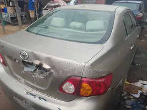 Toyota Corolla 2009 Gold