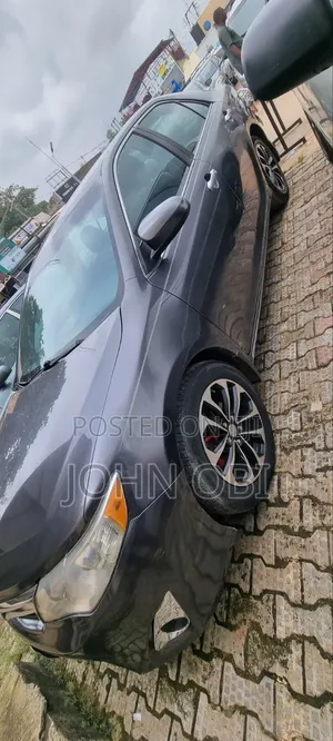 Toyota Camry LE 4dr Sedan (2.5L 4cyl 6A) 2012 Gray