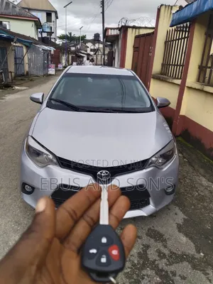 Toyota Corolla 2015 Silver