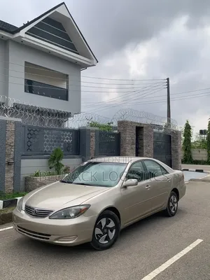 Toyota Camry LE 4dr Sedan (2.4L 4cyl 5M) 2003 Gold