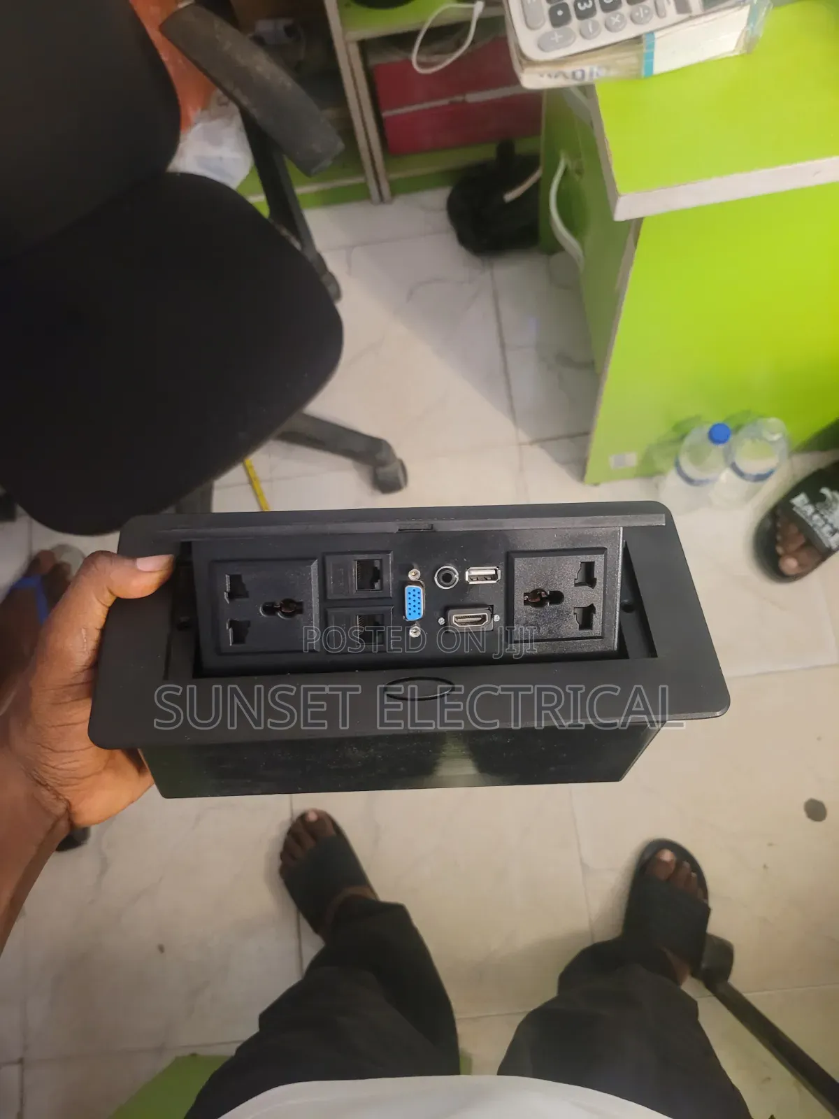 Slowly Pop Up Desk Socket
